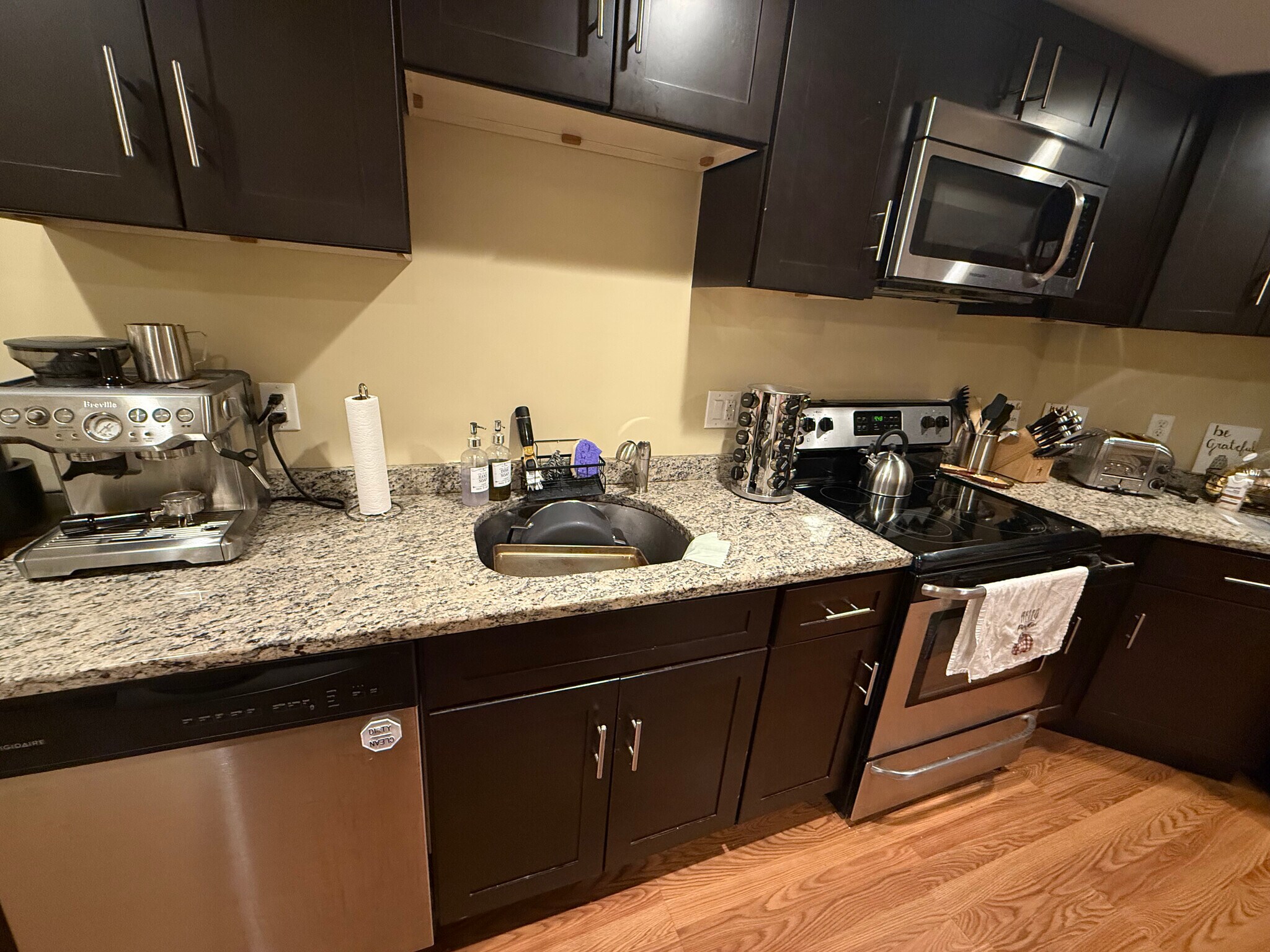 Building Photo - 404 Centre St