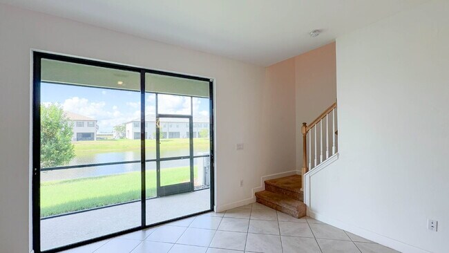 Building Photo - Newer-construction townhome in the highly desirable Lorraine Lakes