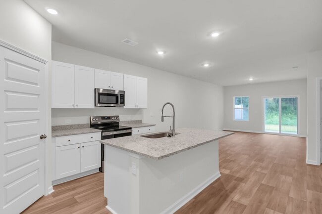 Building Photo - ***MOVE-IN SPECIAL*** $500 OFF OF YOUR FIRST MONTH'S RENT AND APPLICATION FEES WAIVED UPON APPROV...