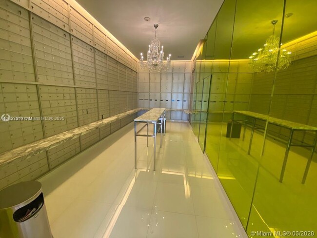 Building Photo - 495 Brickell Ave