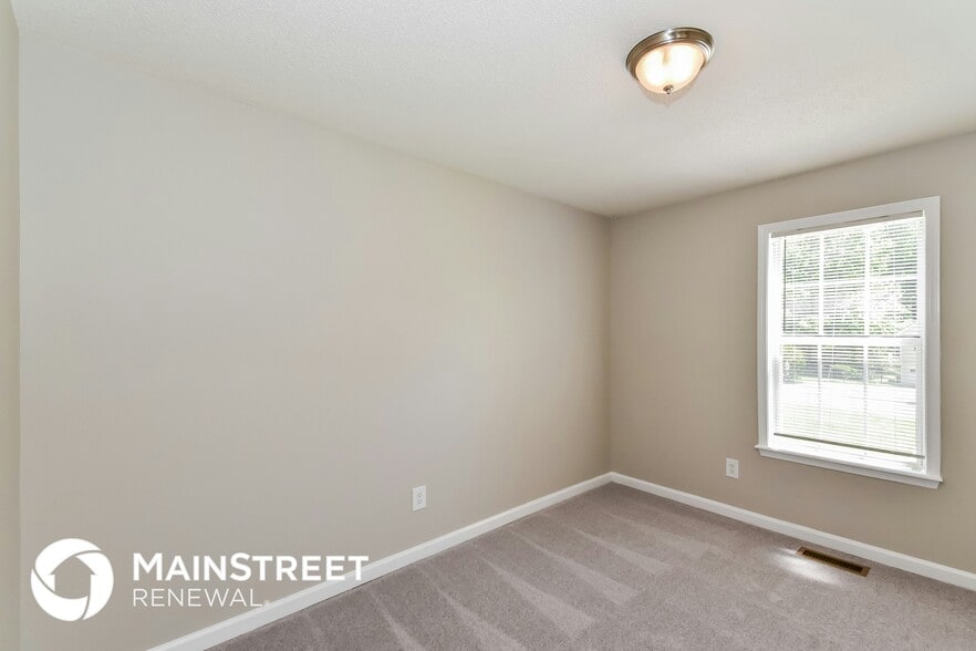 Building Photo - 522 Willow Creek Dr
