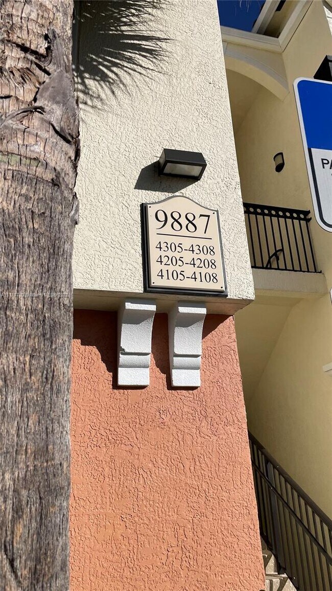 Building Photo - 9887 Baywinds Blvd