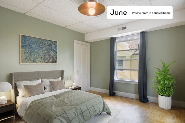 Building Photo - 19 Putnam Ave