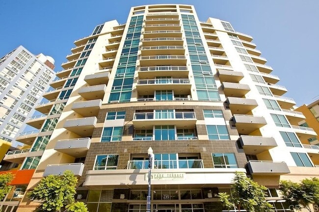 Building Photo - Beautiful Condo Adjacent to Petco Park - P...