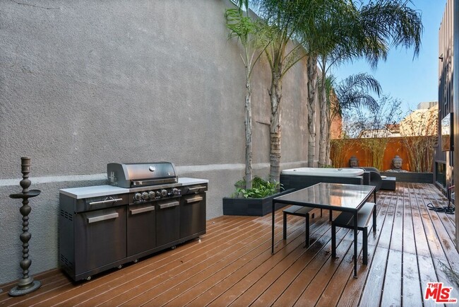 Building Photo - 3601 Dixie Canyon Pl