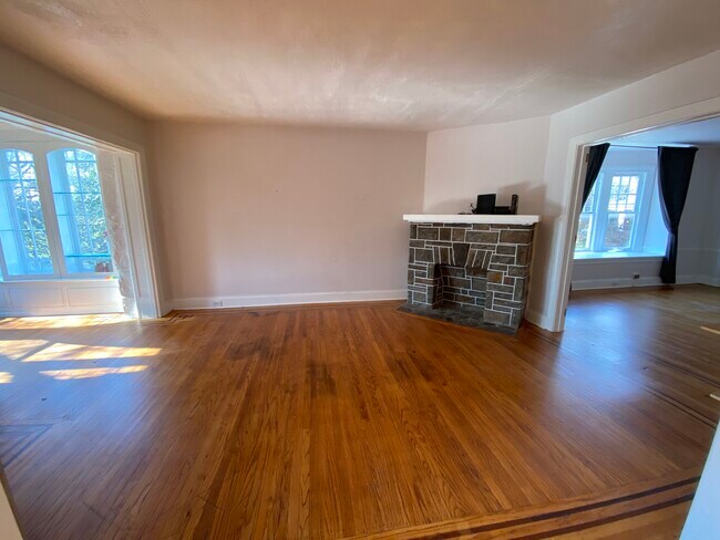 Livingroom - 1000 E 36th St