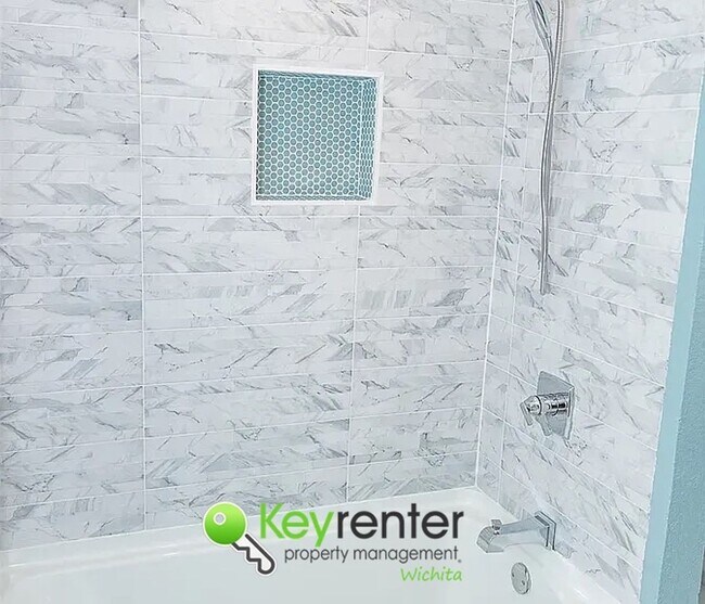 Building Photo - NOVEMBER FREE RENT!! Spacious 4-Bedroom / ...