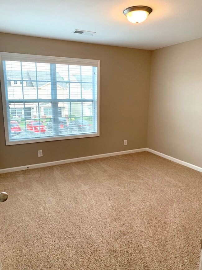 Building Photo - 318 Sam Houston Cir