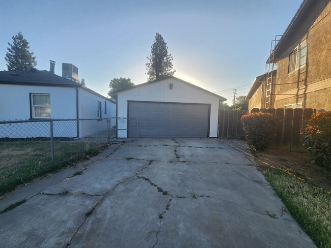Building Photo - 504 Bryden Way