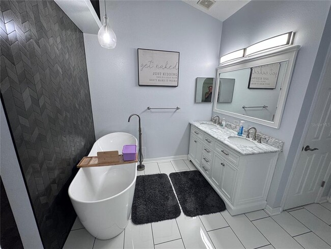 Building Photo - 4064 Sunny Day Way