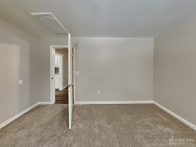 Building Photo - 2826 Bricker Dr