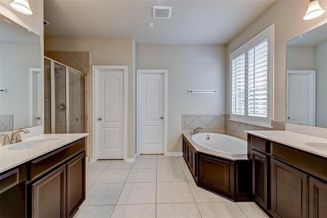 Building Photo - 2603 Deerwood Heights Ln
