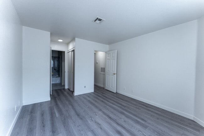 Building Photo - 5064 S Rainbow Blvd