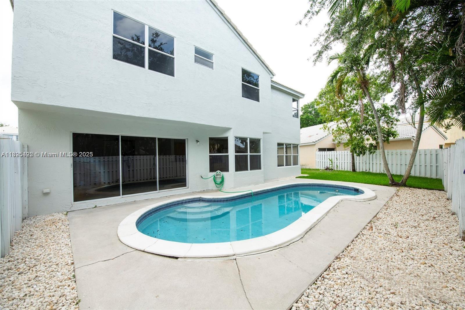 Building Photo - 1127 SW 104th Way