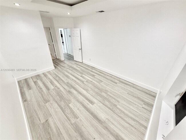 Building Photo - 1272 NE 145th St
