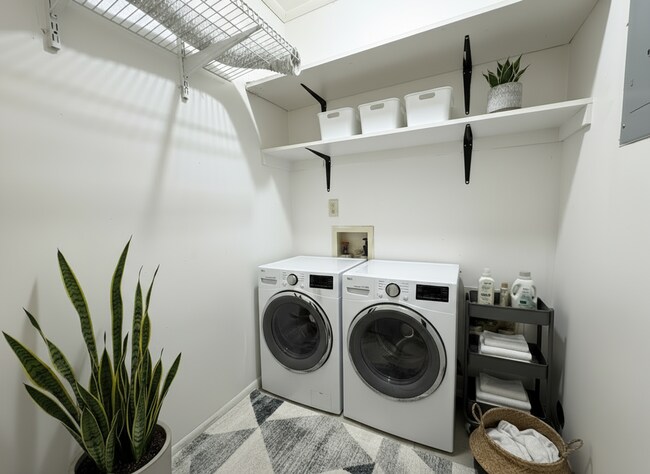 Building Photo - Newly Renovated Apartments in Moulton!