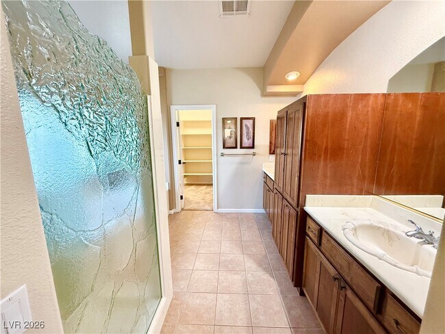 Building Photo - 3530 E Vineyard Dr