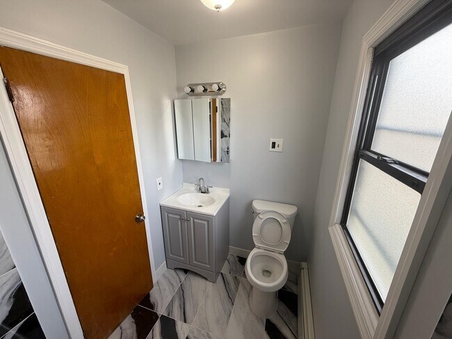 Building Photo - 4 Sayles St