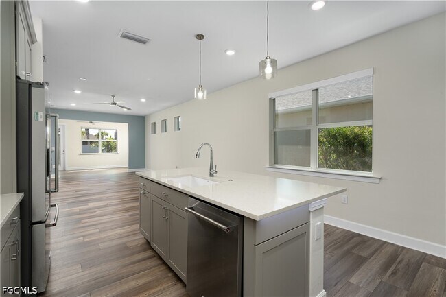 Building Photo - 42186 Edgewater Dr