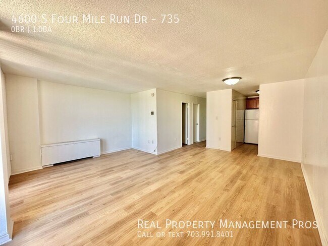 Building Photo - Light & Bright Studio w/ Creekside View- U...