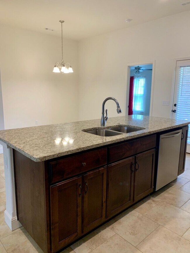 Building Photo - 4340 E 23rd St