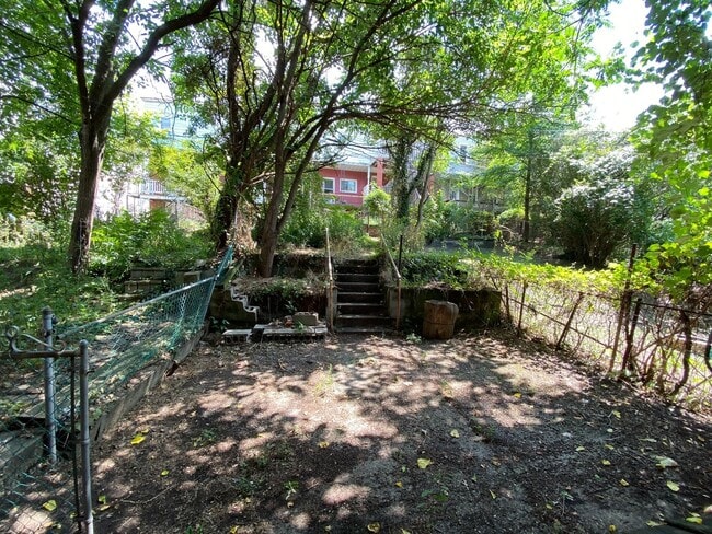Building Photo - Spacious 3 Bedroom Oakland Townhouse with ...