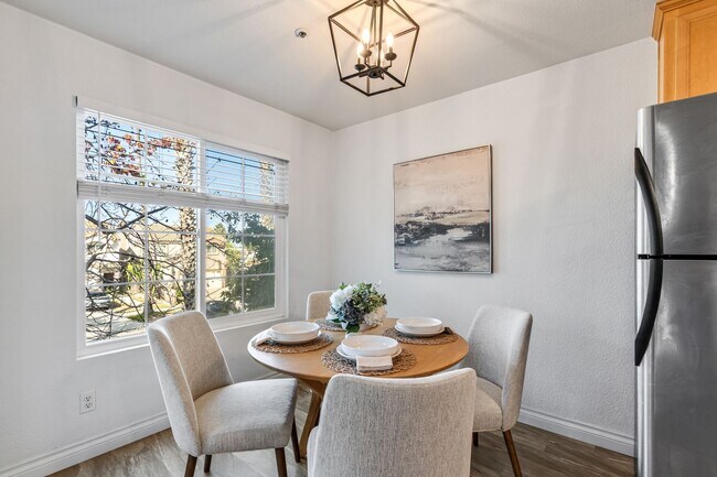 Building Photo - Remodeled 2 bed/2bath in Imperial Beach