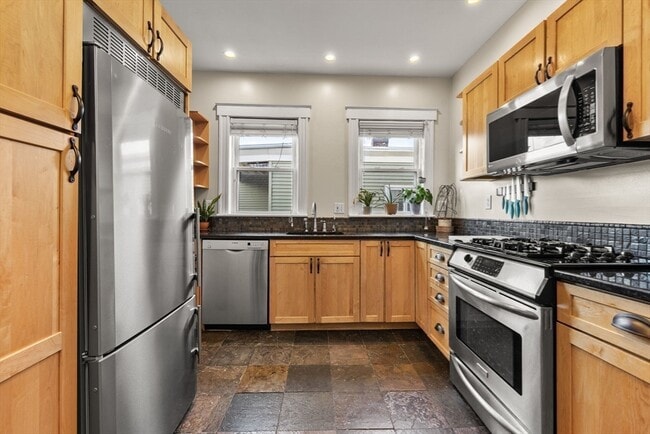 Building Photo - 185 Savin Hill Ave