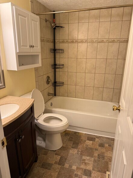 Building Photo - 210 N Kent St