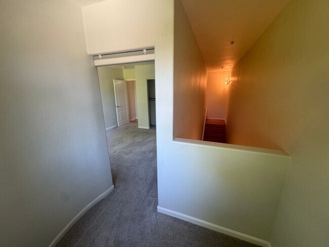 Building Photo - 2 bedroom | 2 bathroom | Upstairs loft | L...