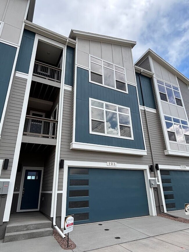 Building Photo - Luxury 4 Bed Townhouse with Amazing City and Mt Views on Westside