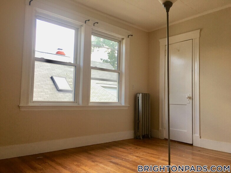 Building Photo - 102 Nonantum St