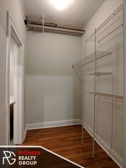 Building Photo - 2827 N Burling St