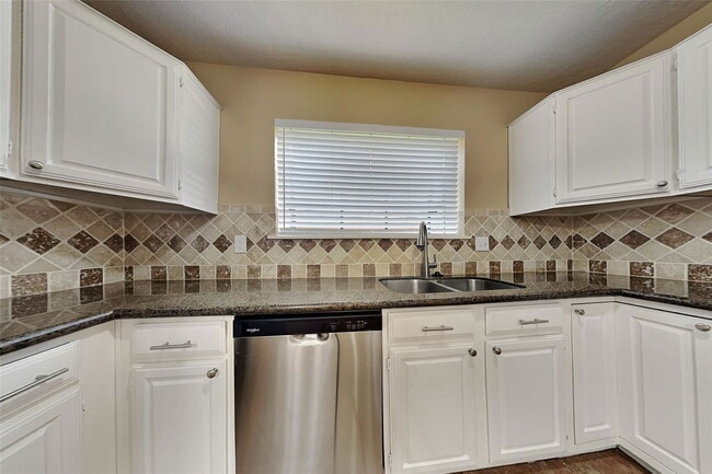 Building Photo - 151 E Pathfinders Cir