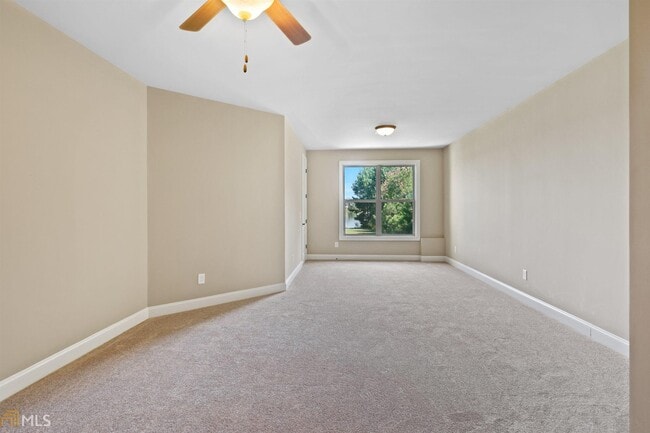 Building Photo - 2481 Lake Erma Dr