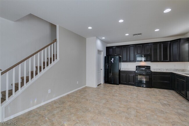 Building Photo - 10315 Elmwood Glen Ave