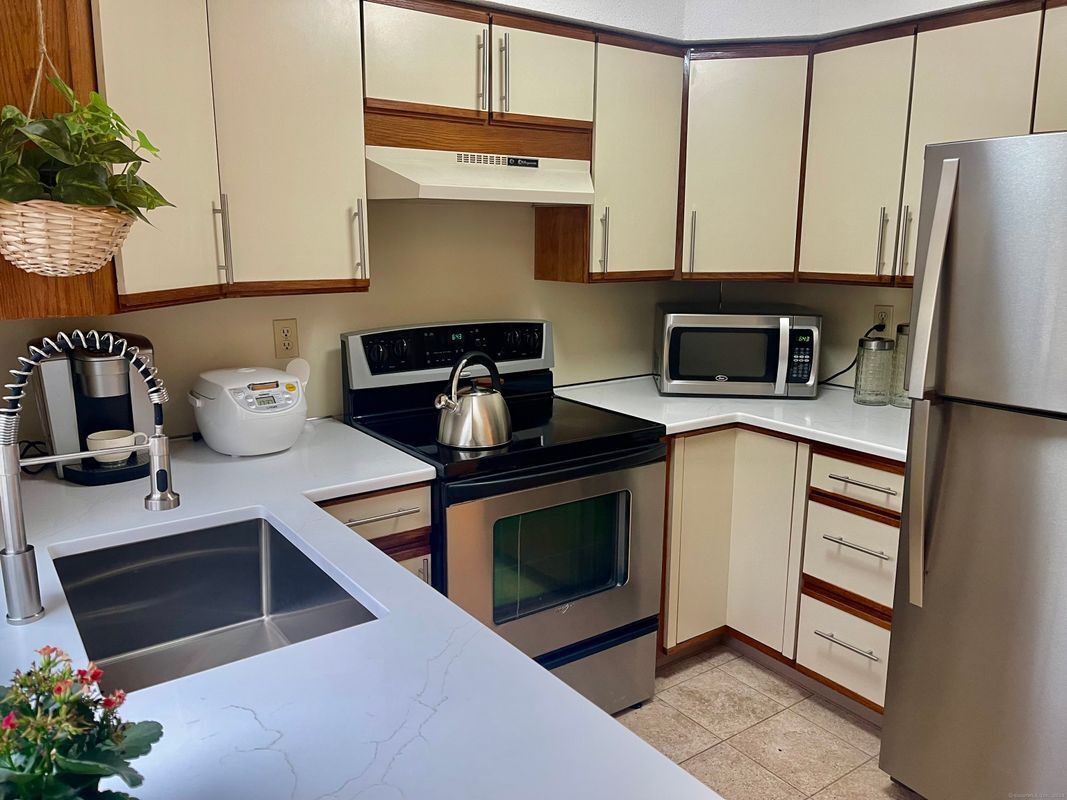 Building Photo - 300 Brittany Farms Rd