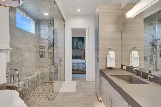 Building Photo - Contemporary Fully Furnished Four Bed Four Bath Masterpiece in Tetherow