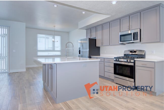 Building Photo - 408 S 980 W