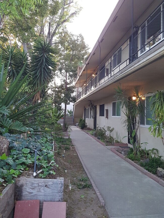 Building Photo - SUMMER SPECIAL: 1 Month Free-Open Floor Plan - 2BR/1BA