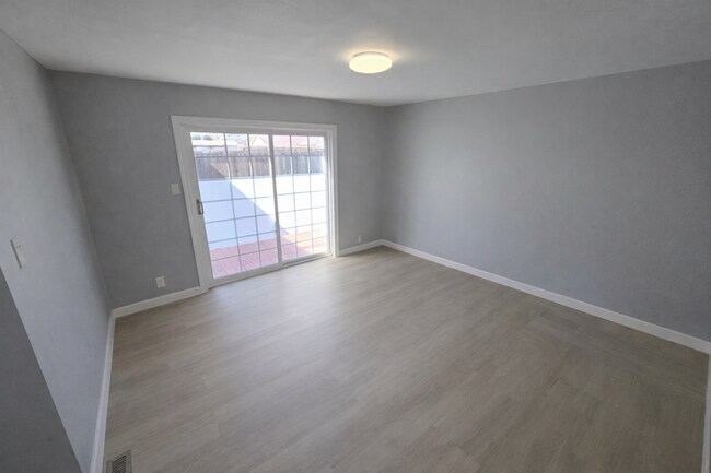 Building Photo - Sharp 4 Bedroom 2 Bath Great Neighborhood in Pleasanton