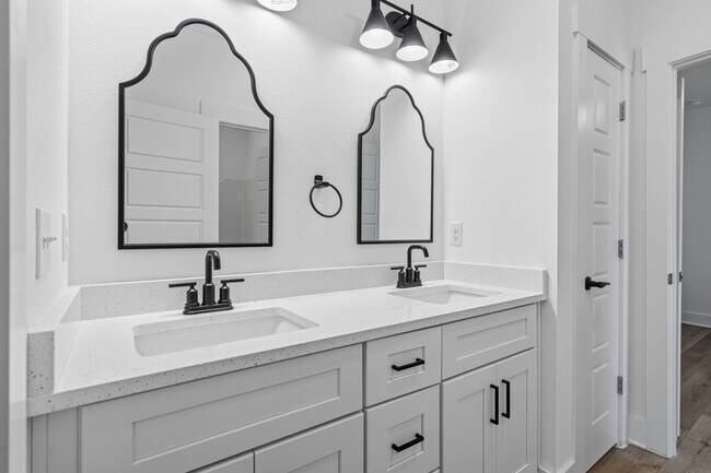 Building Photo - 35 Highland Dr NW