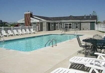 Building Photo - N17W26887 E Fieldhack Dr