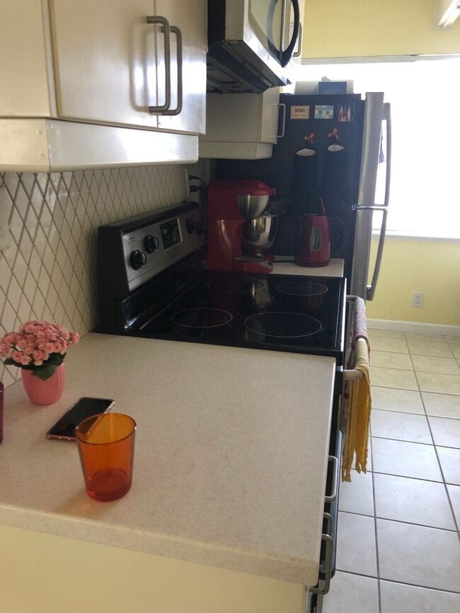 Building Photo - 3 Bed/ 2 Bathroom House in Santa Cruz