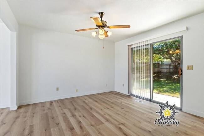 Building Photo - 2066 E 10095 S