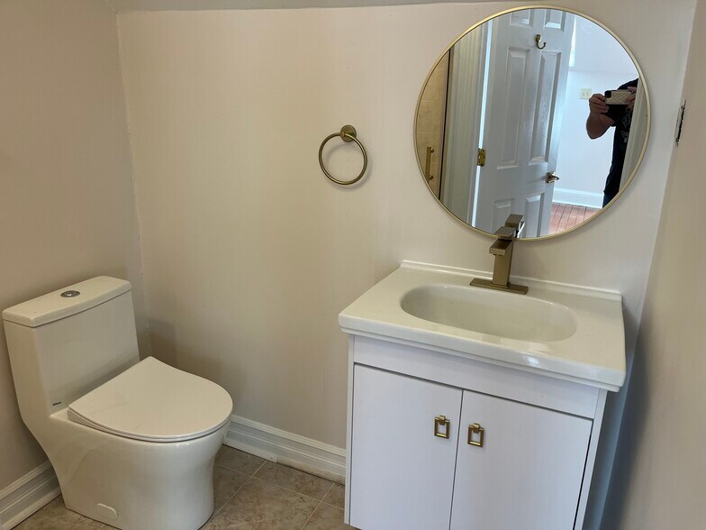 Building Photo - 457 Cedarville St