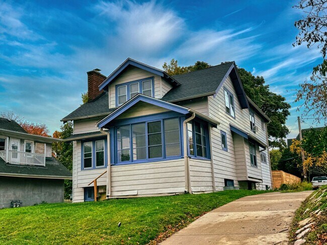 Building Photo - 6809 W Wells St
