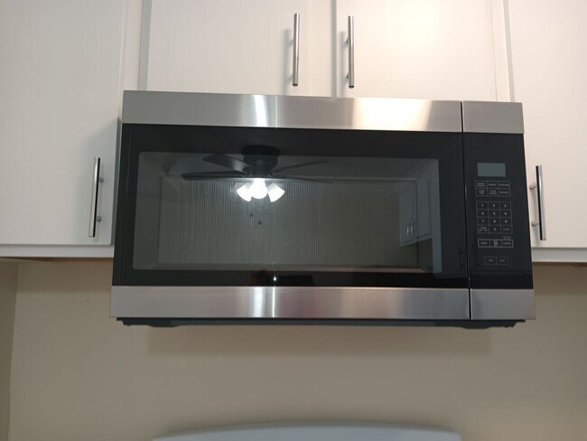 Building Photo - Welcome to SkyView Villa & Somerset Apartments!