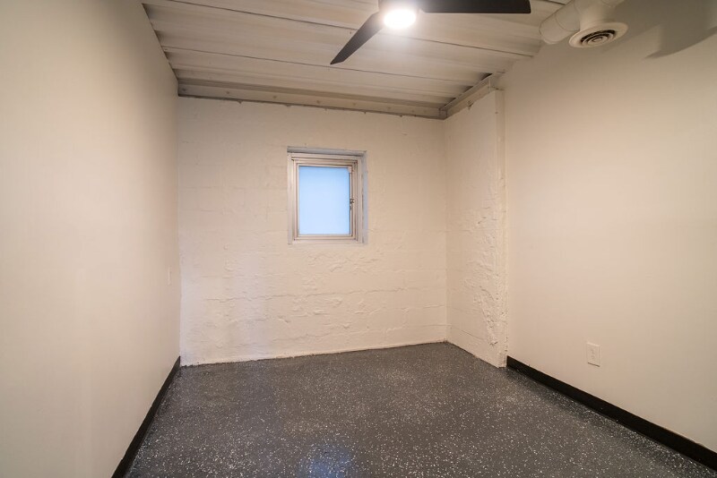 Building Photo - 15 Burbank Dr SW