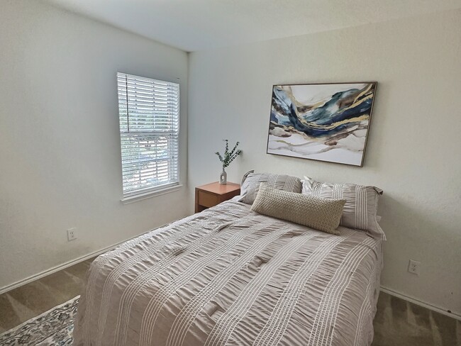Building Photo - Modern Room for Rent